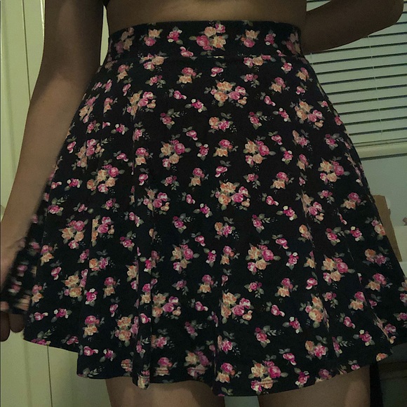 Forever 21 Mini Floral Skirt - Picture 2 of 4